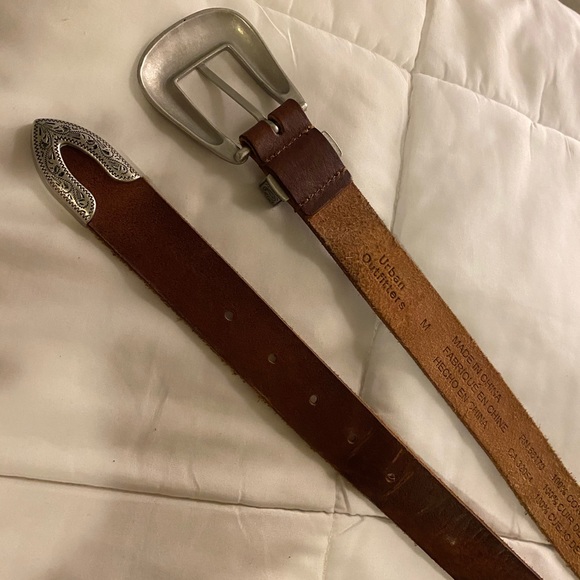 ✨URBAN OUTFITTERS BROWN BELT✨✨ - Picture 2 of 3
